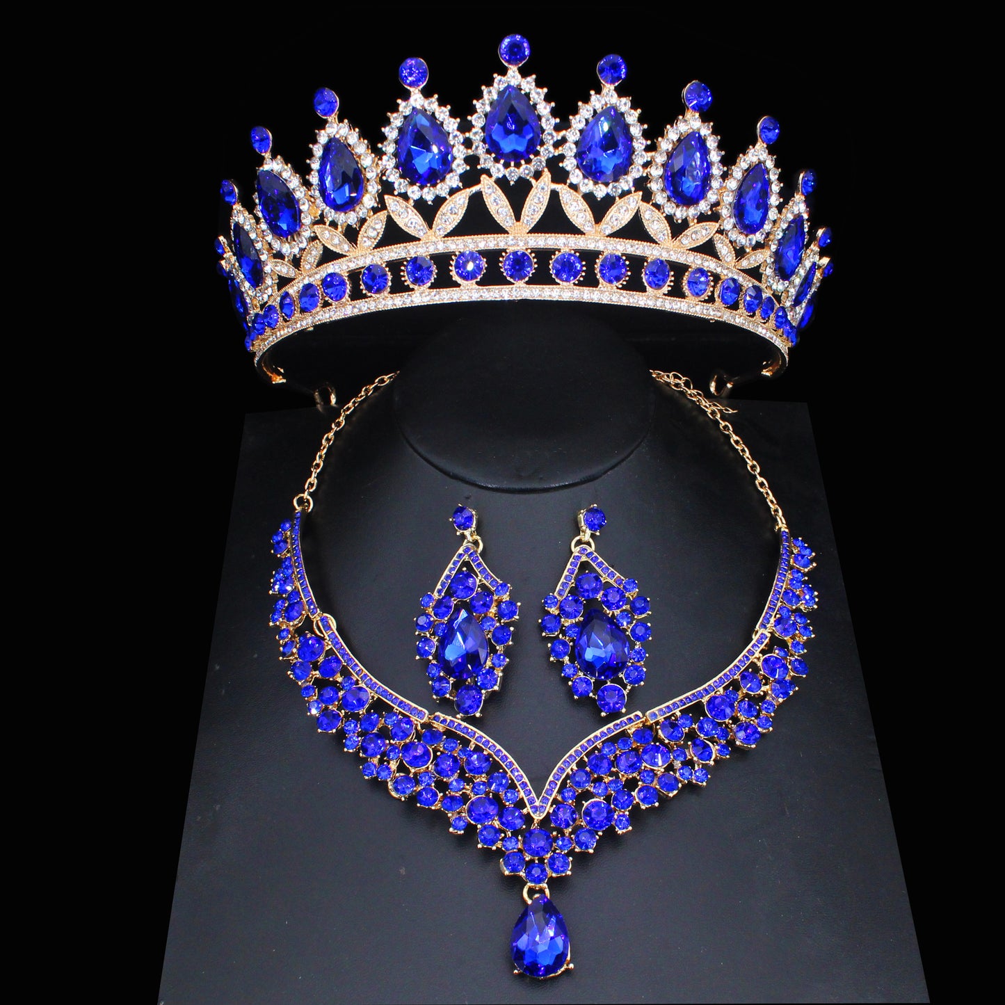 Barroco dorado con diamante azul marino