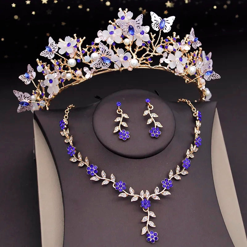 Mariposa dorada con diamantes azul marino