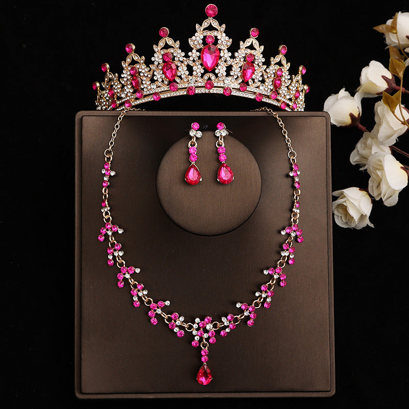 Princesa dorada con diamantes fucsia