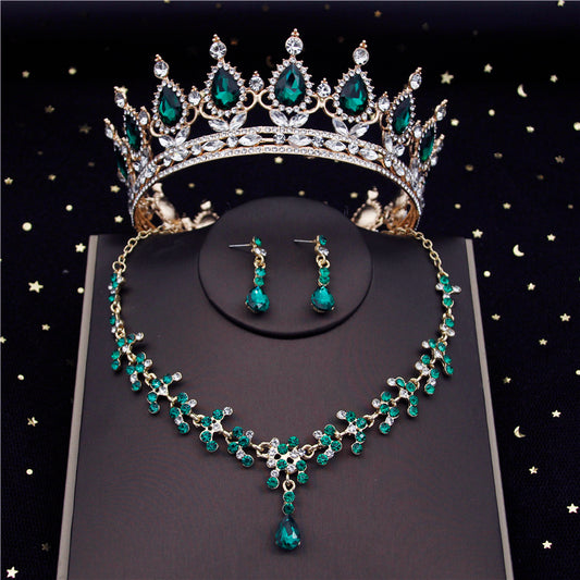 Corona barroco dorada con diamantes verdes