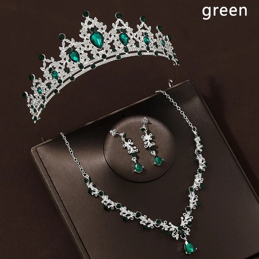 Princesa plateada con diamantes verdes